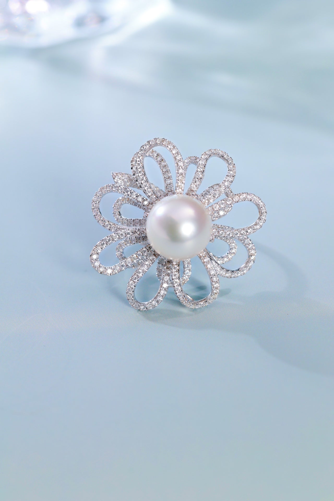 18k Gold and Pearl Exquisite Hollowed-out Flower Ring | Premium Jewelry - Pearl Ring