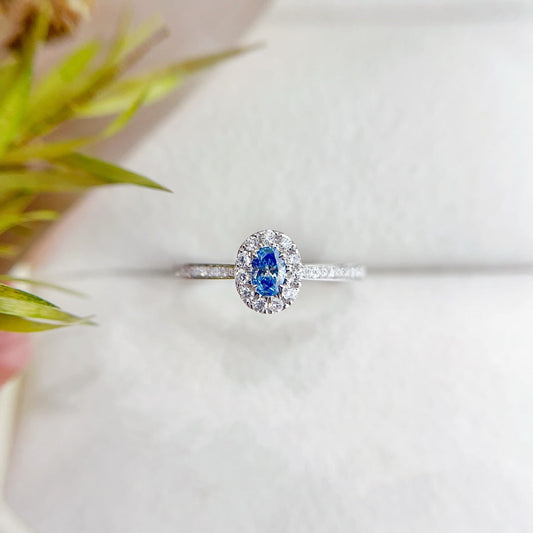 18K Gold Blue Diamond Oval Cluster Ring - Luxurious Jewelry - Blue Diamond Ring