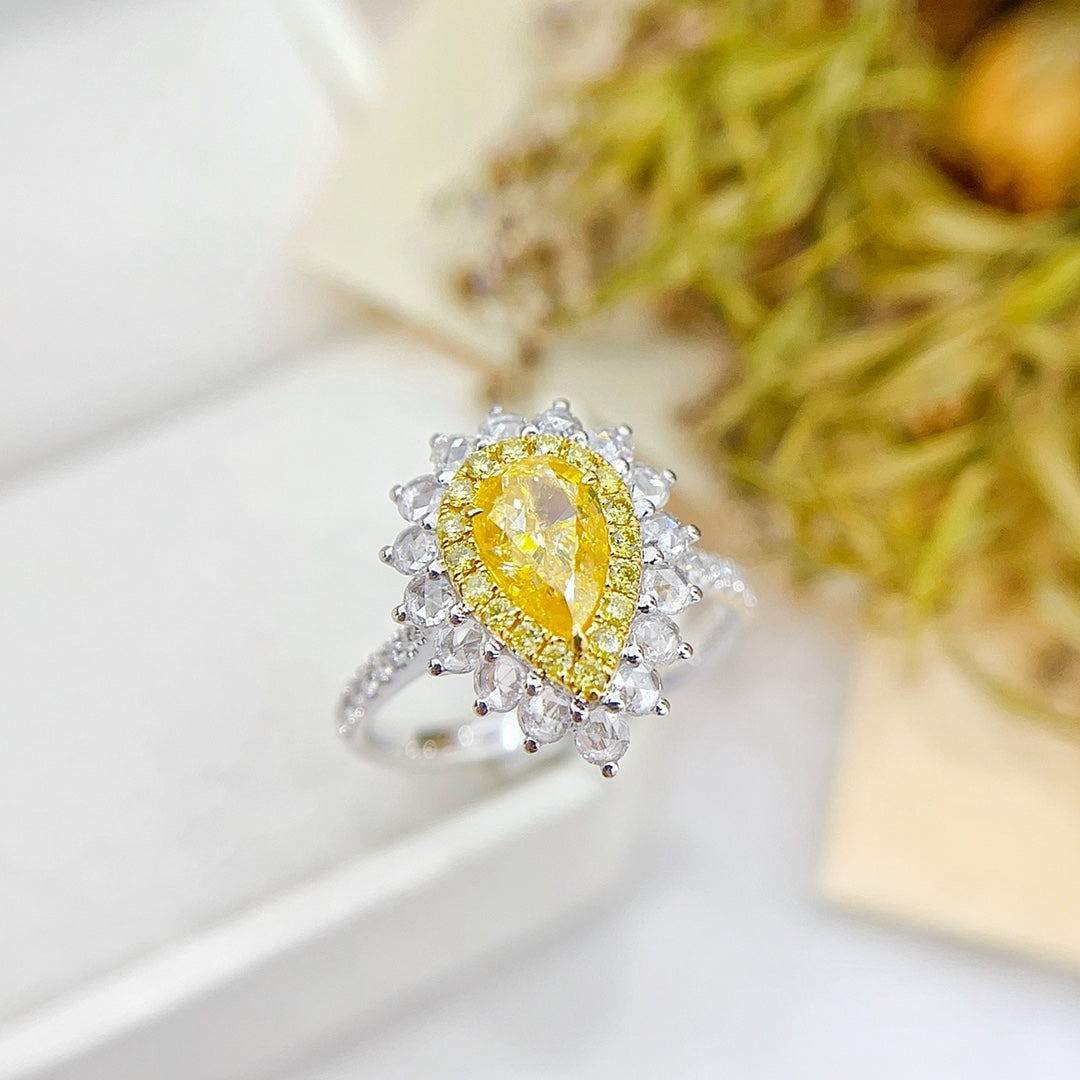 18K Gold Diamond Drop Surround Round Ring - Luxurious Jewelry - Yellow Diamond Ring