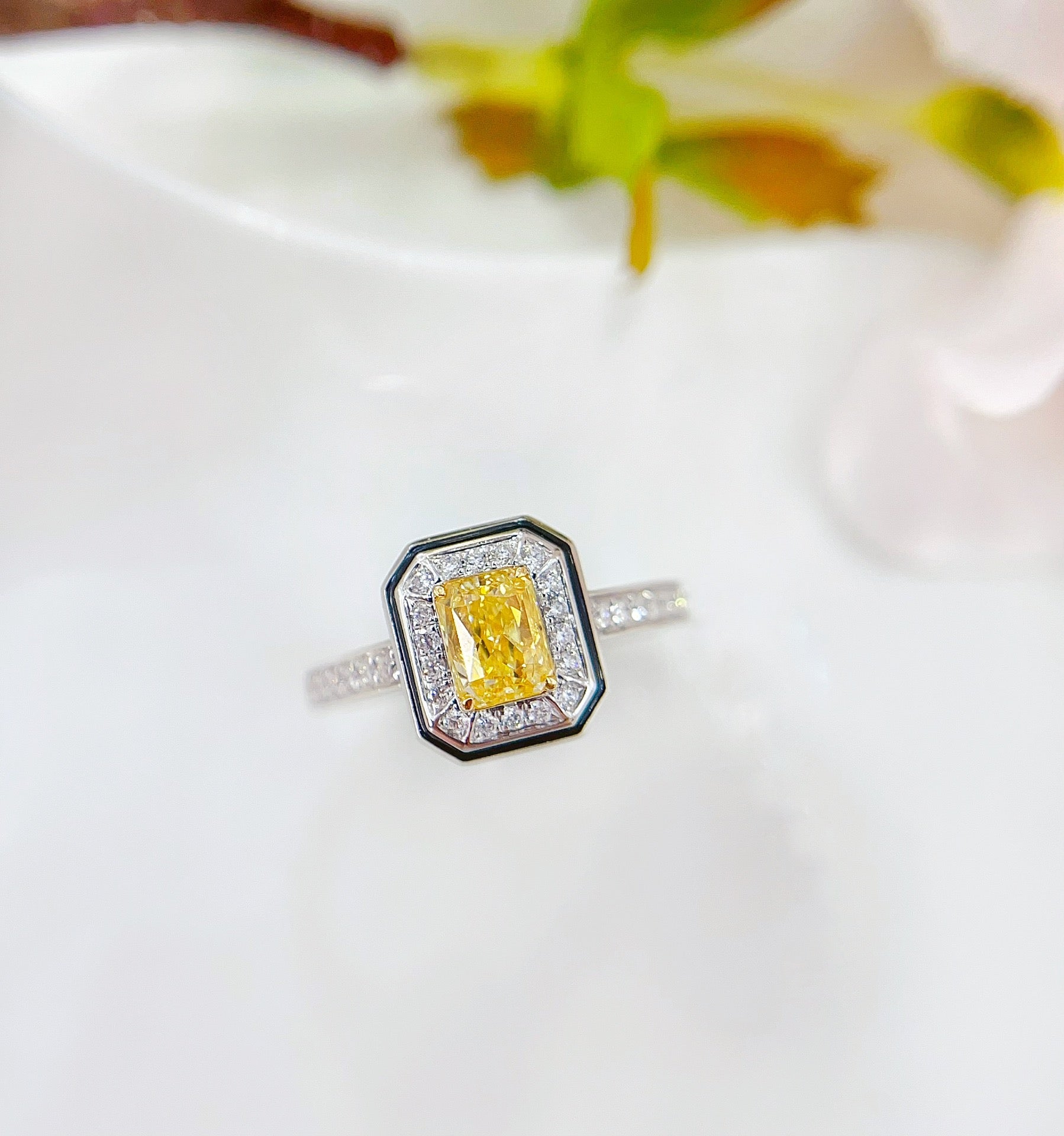 18K Gold Diamond Pillow-shaped Enamel Ring - A Glamorous Jewelry Piece - Yellow Diamond Ring