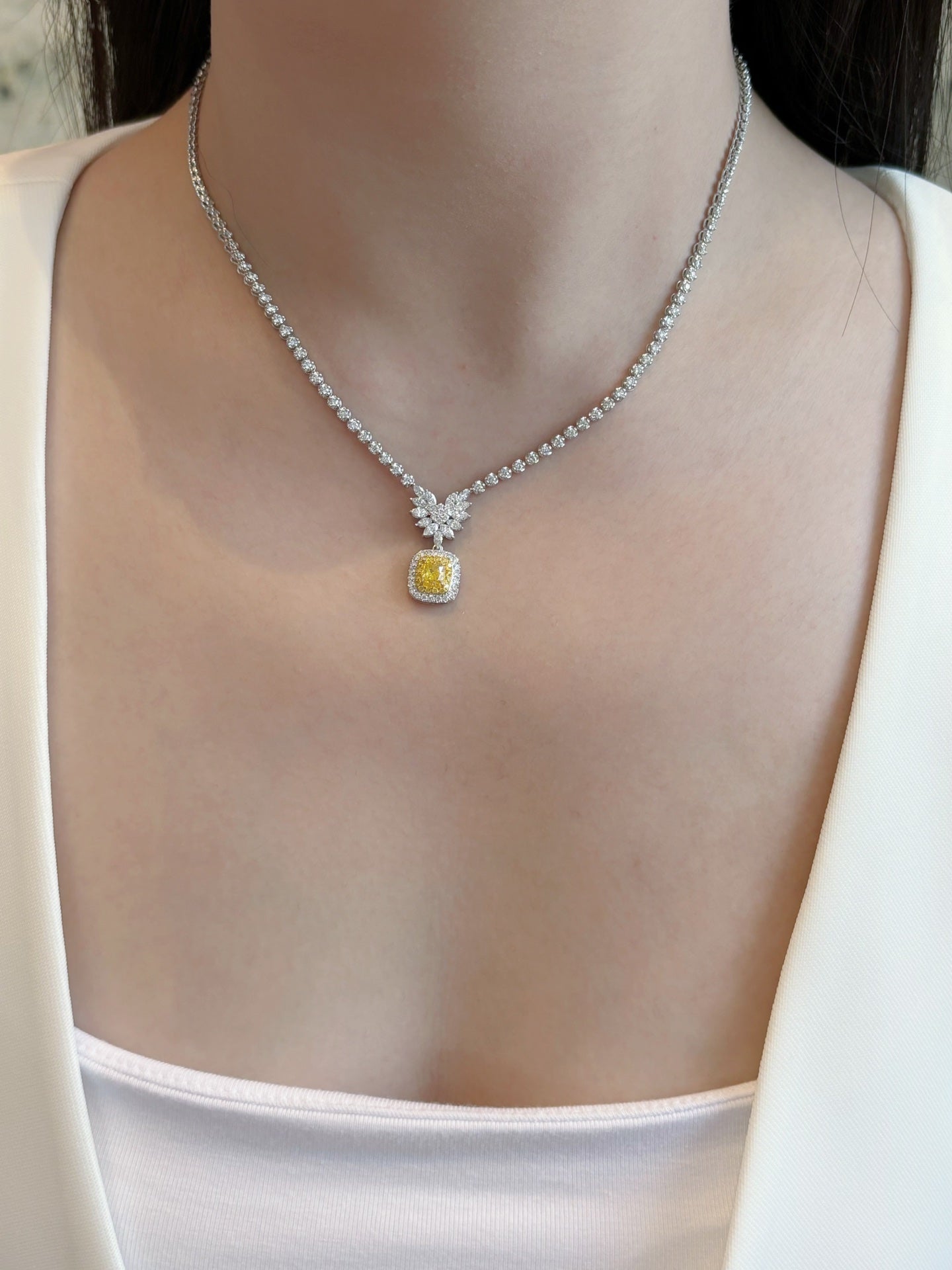 18K Gold Diamond Pillow-Shaped Halo Pendant Necklace - Luxury Jewelry - Yellow Diamond Chain