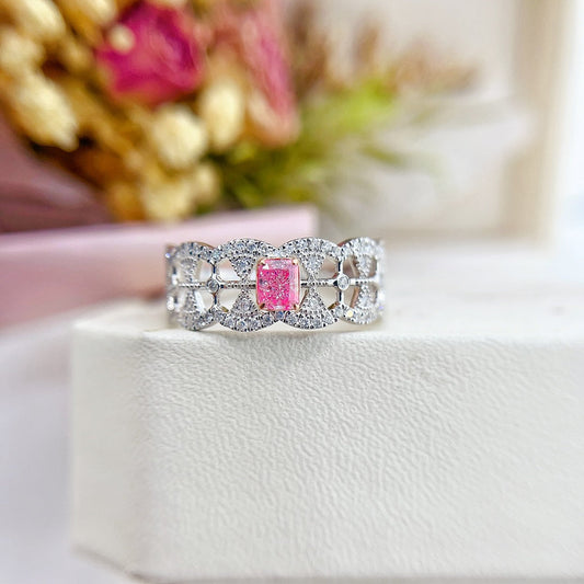 18K Gold Diamond Pillow-Shaped Lace Hollow Ring - Luxurious Jewelry Piece - Pink Diamond Ring