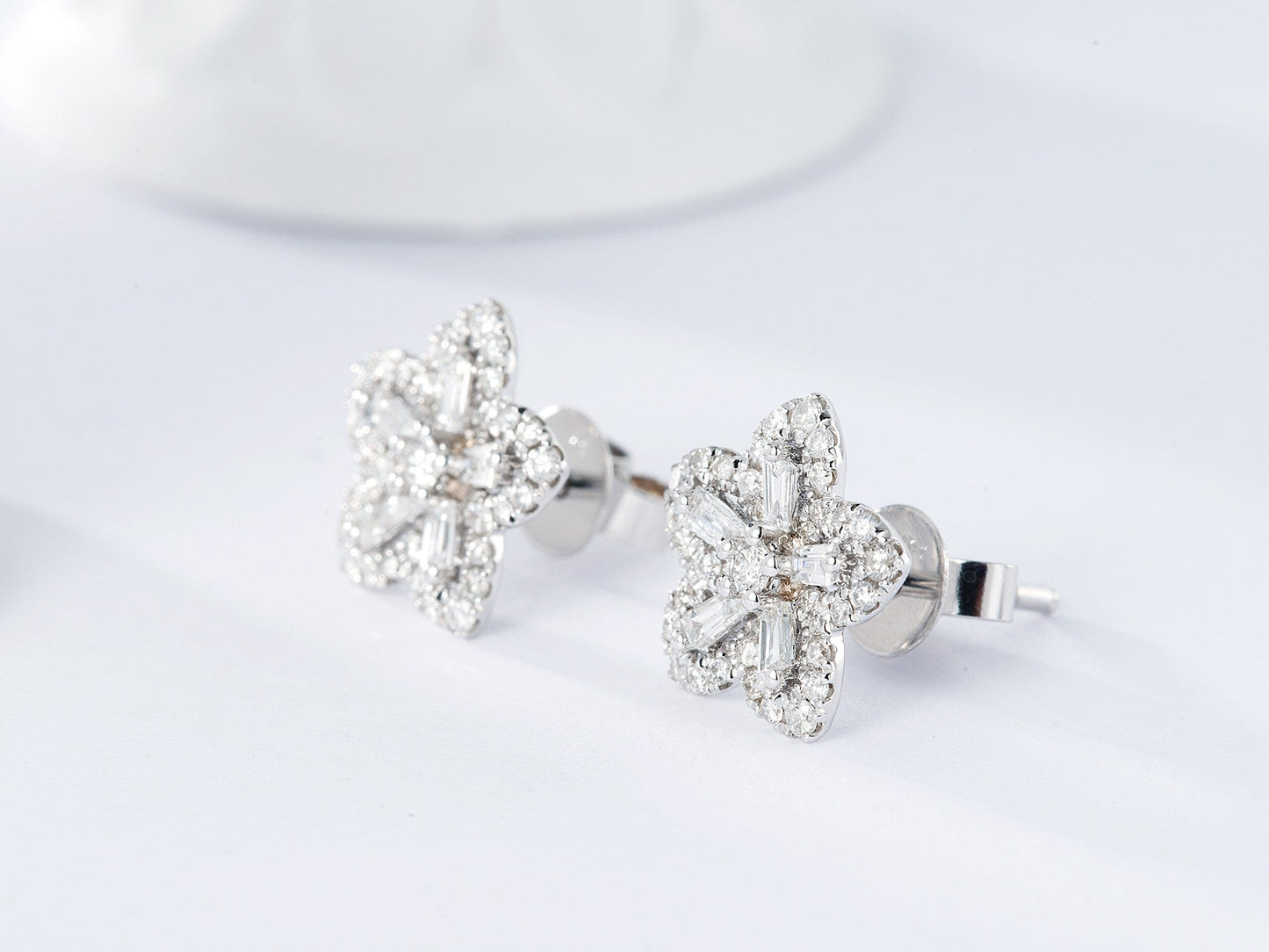 18K Gold Five-Petal Flower Earrings - Elegant Diamond Jewelry - Jeweler.Jewelry