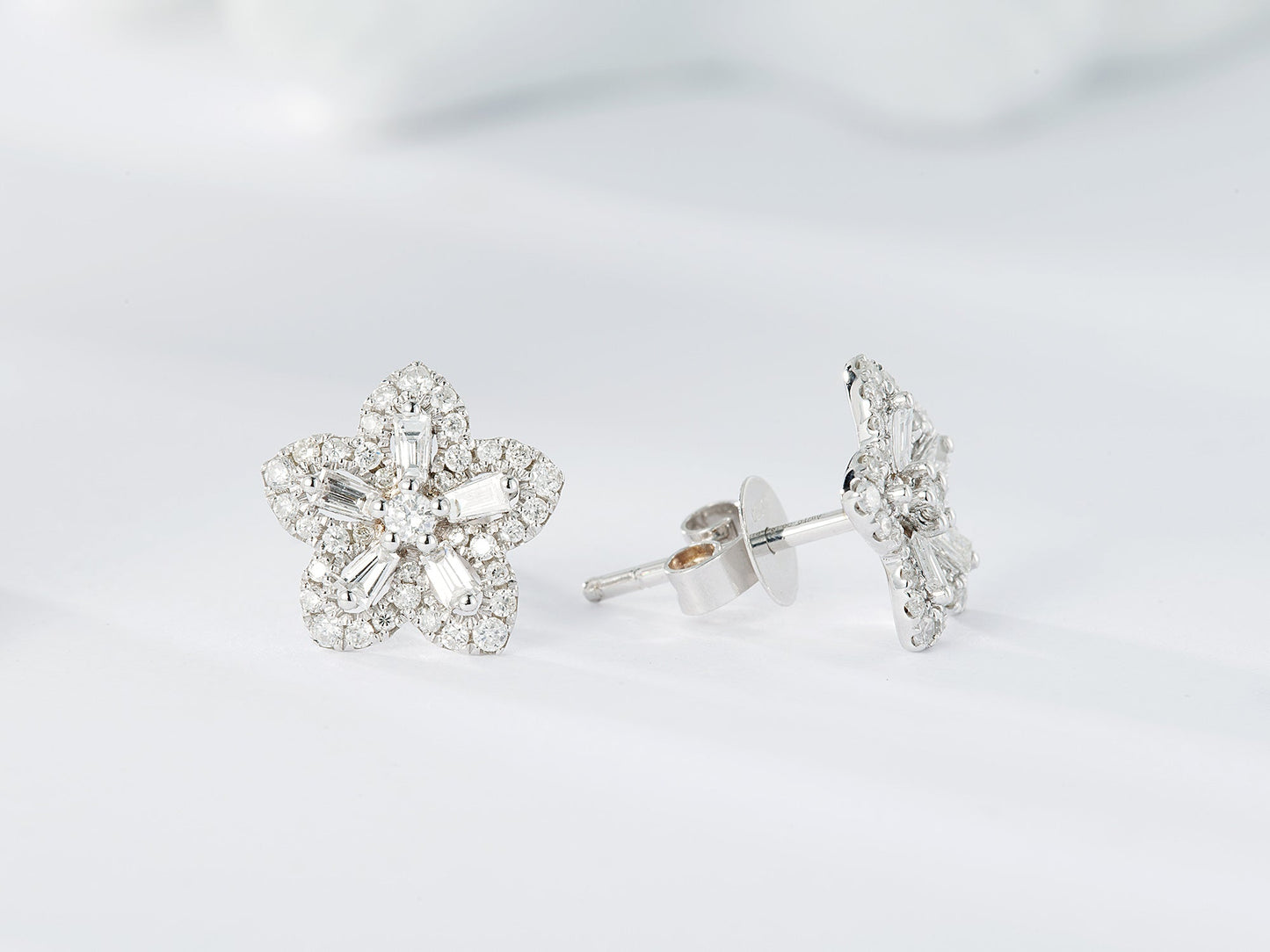 18K Gold Five-Petal Flower Earrings - Elegant Diamond Jewelry - Jeweler.Jewelry