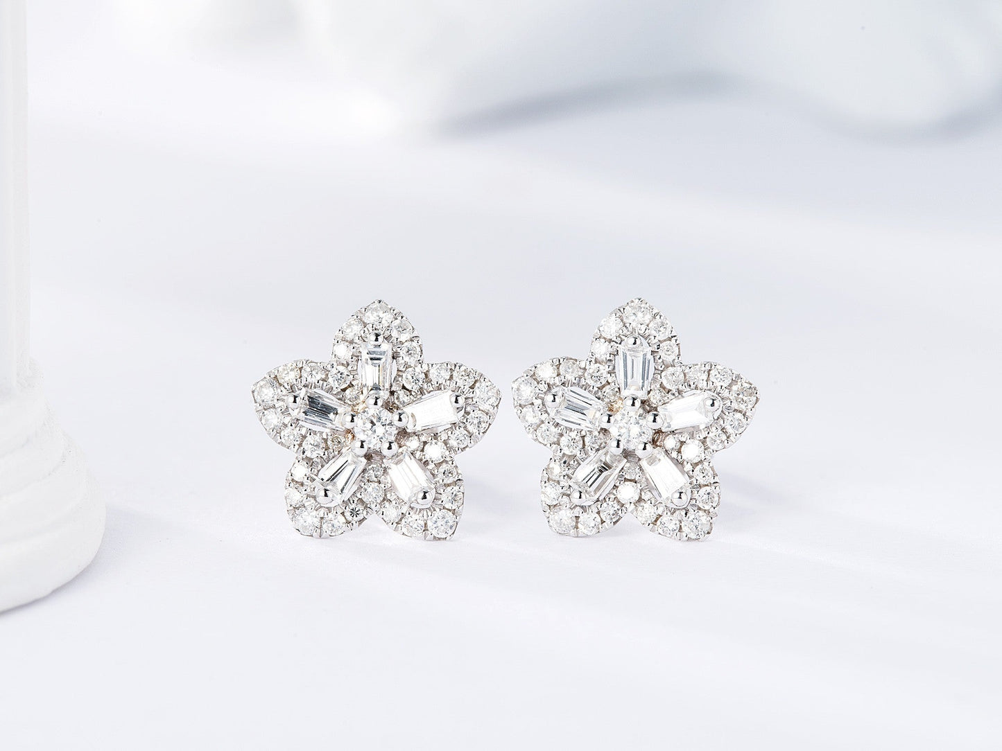 18K Gold Five-Petal Flower Earrings - Elegant Diamond Jewelry - Jeweler.Jewelry