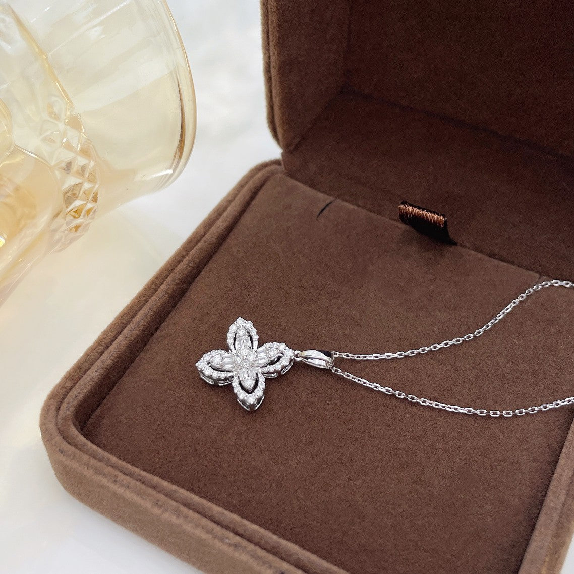 18K Gold Four-Leaf Clover Pendant Necklace with Diamond Accent – Luxury Jewelry - White Diamond Necklace