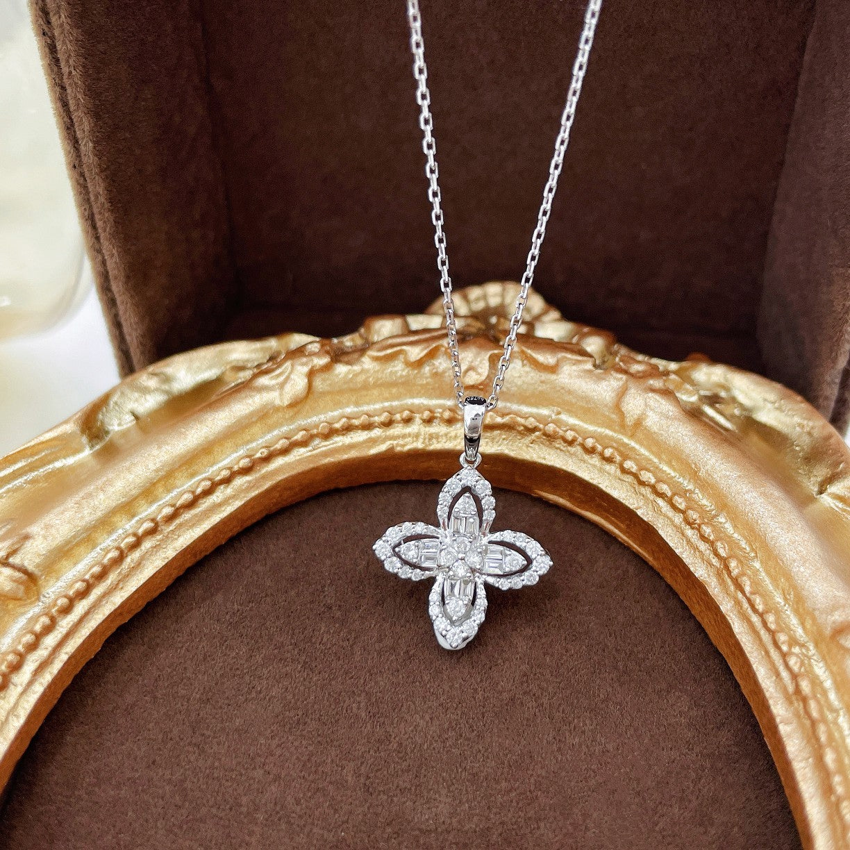 18K Gold Four-Leaf Clover Pendant Necklace with Diamond Accent – Luxury Jewelry - White Diamond Necklace