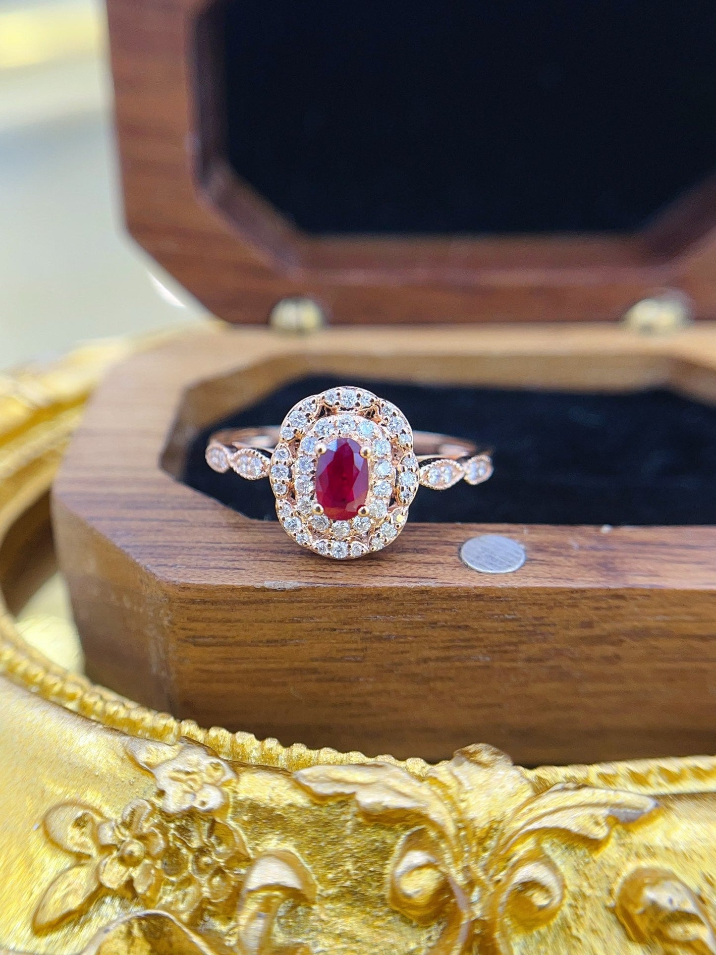 18K Gold Red Ruby Ellipse Hollow Lace-Edged Stone Ring | Premium Jewelry - Red Treasure Ring