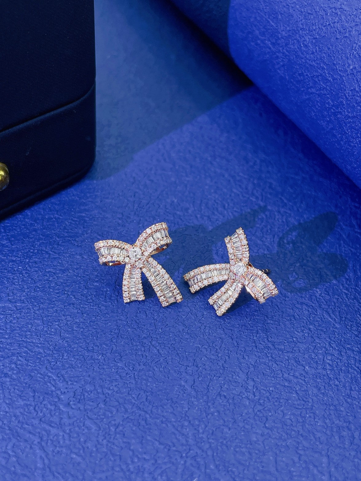 18K Gold Round Ladder Bowknot Earrings with Diamonds - Jeweler.Jewelry