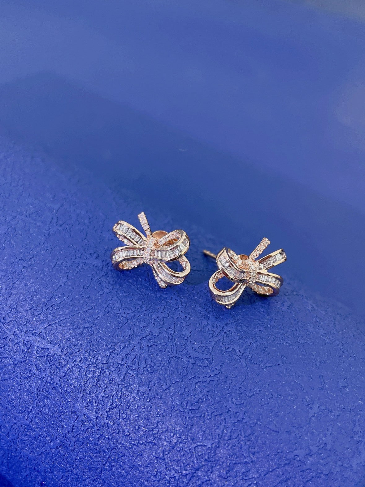 18K Gold Round Ladder Bowknot Earrings with Diamonds - Jeweler.Jewelry