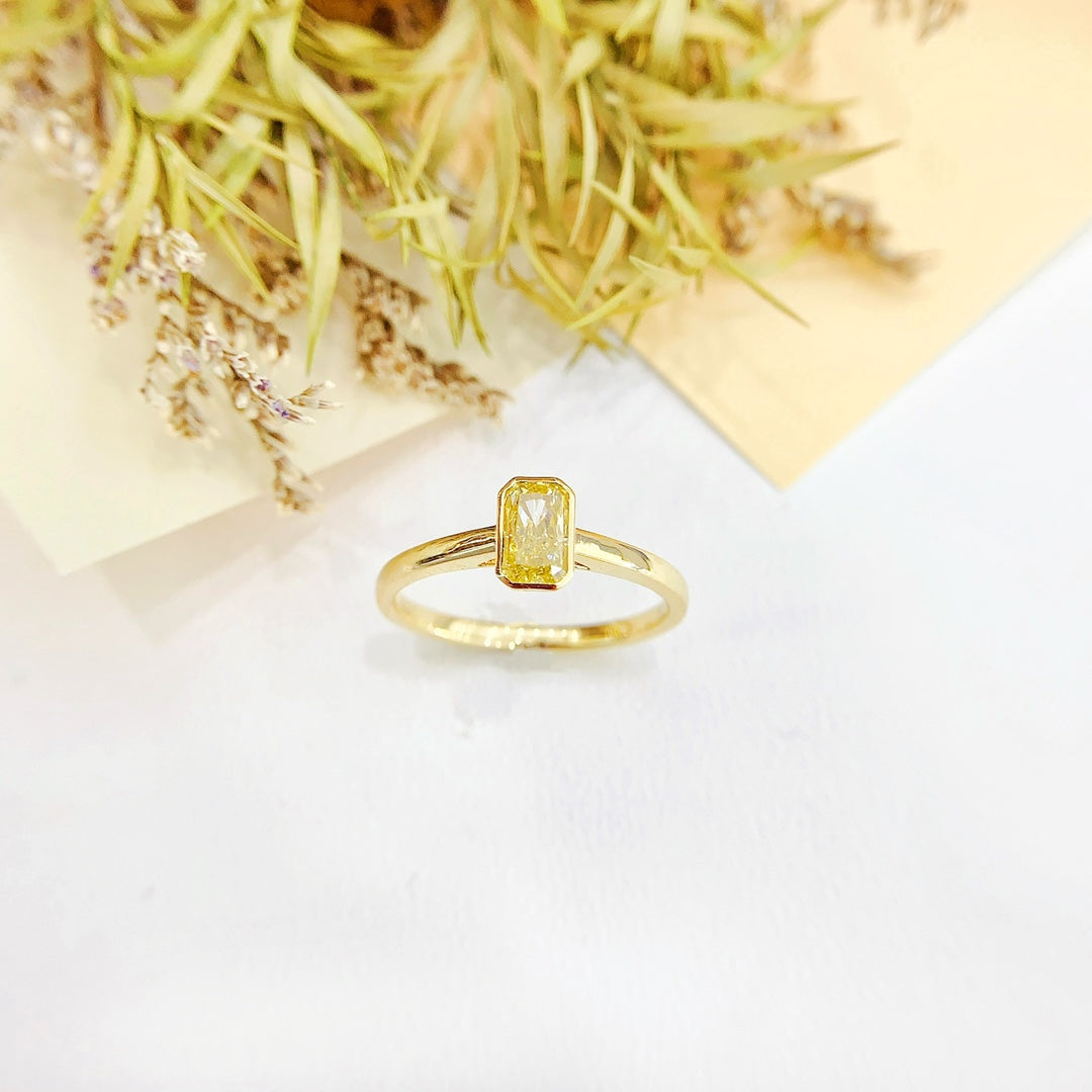 18K Gold Single Cushion-Cut Diamond Arm Ring - Luxurious Jewelry - Yellow Diamond Ring