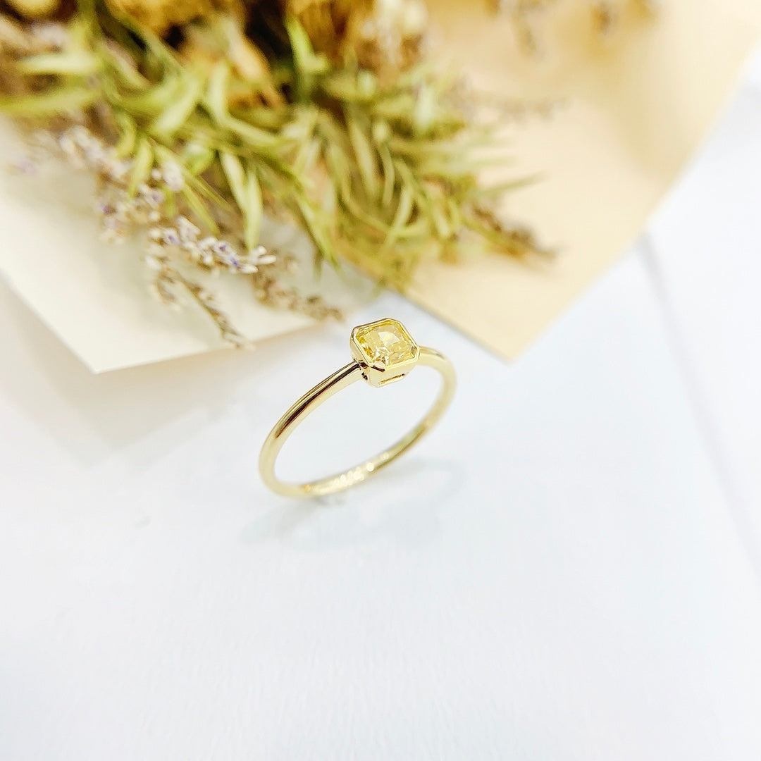 18K Gold Single Cushion-Cut Diamond Arm Ring - Premium Jewelry - Yellow Diamond Ring