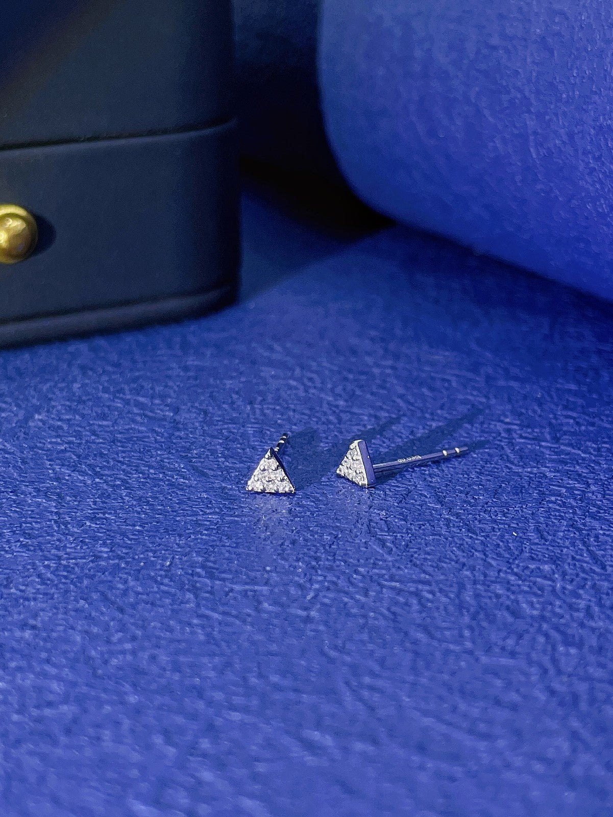 18K Gold Triangle Minimalist Earrings - Jeweler.Jewelry