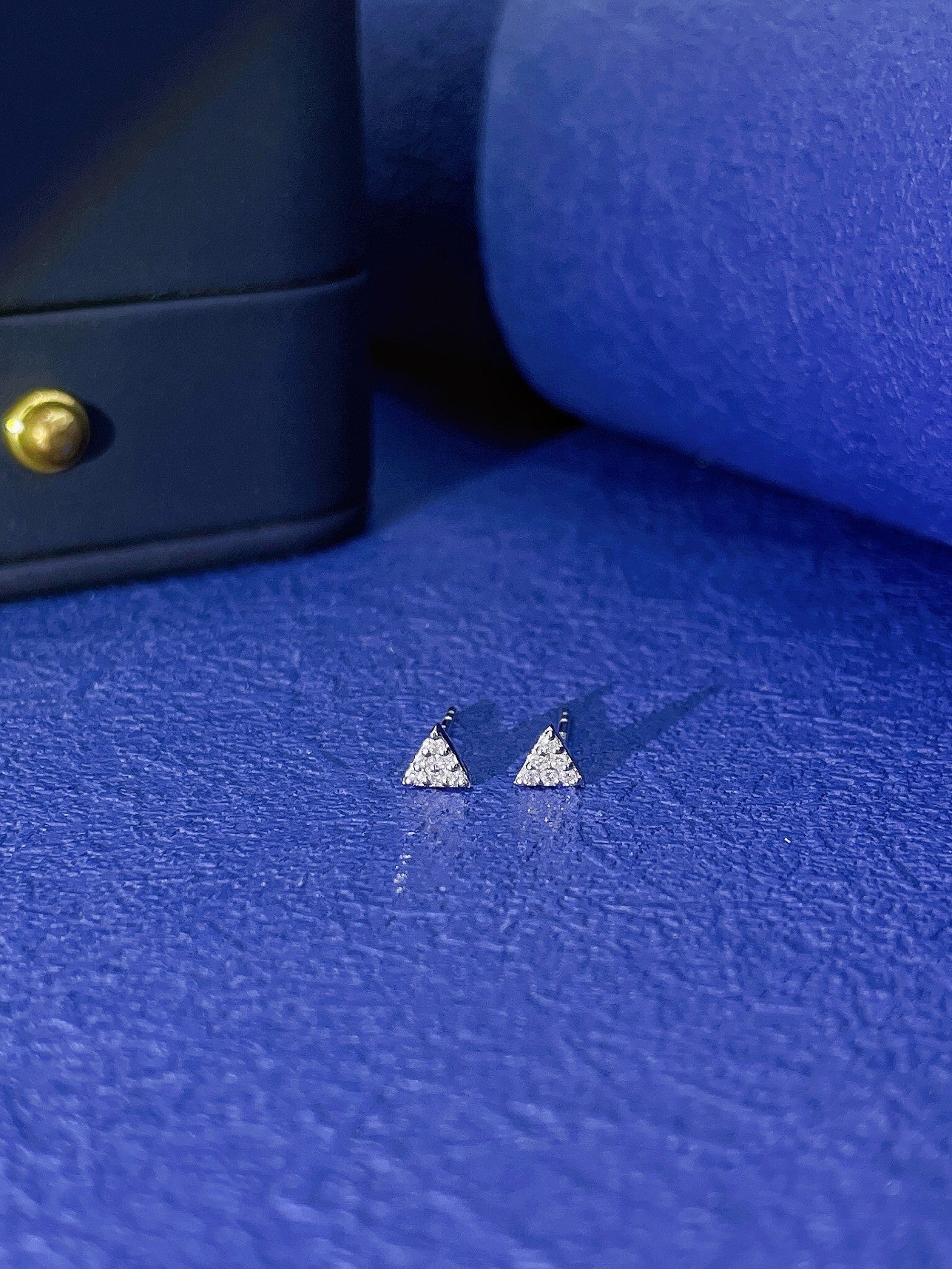 18K Gold Triangle Minimalist Earrings - Jeweler.Jewelry