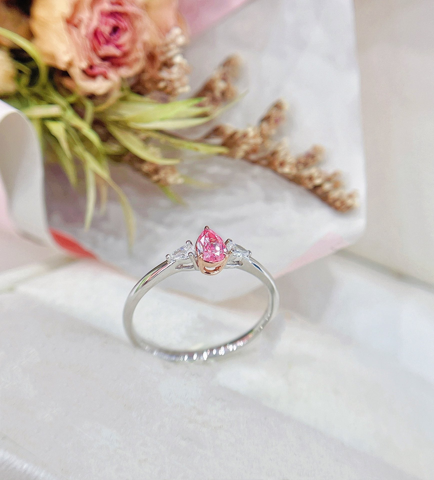 18K Gold White Diamond and Pink Diamond Teardrop Ring | Elegant Jewelry Piece - Pink Diamond Ring