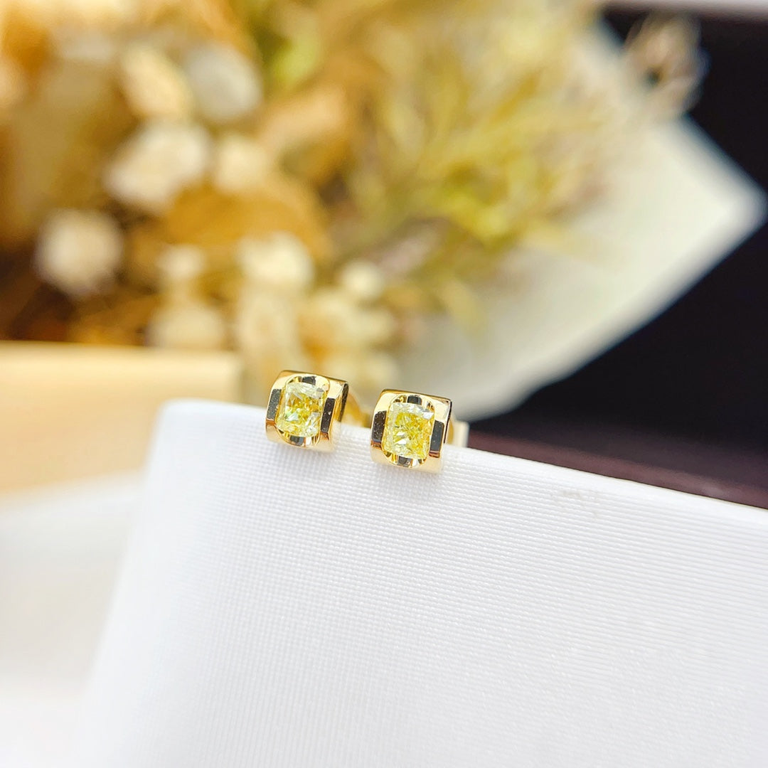 18K Gold Yellow Diamond Cushion Bull Head Earrings - Jeweler.Jewelry