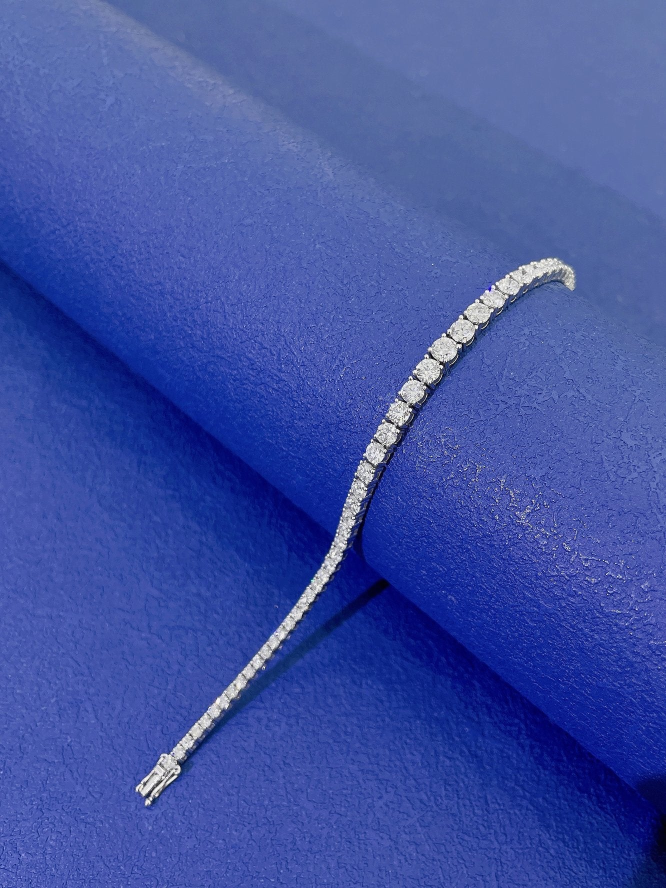 18K Gradual Diamond Bracelet - SL082 - Elegant Jewelry Piece - White Diamond Bracelet