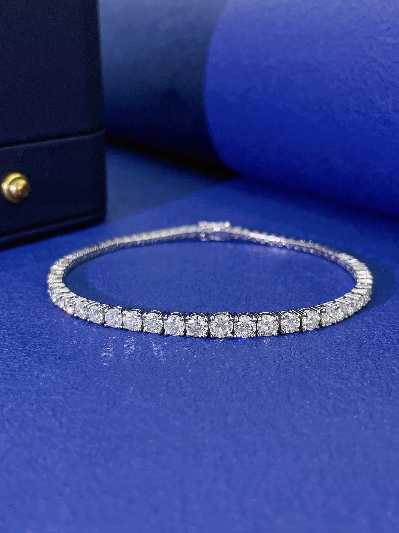 18K Gradual Diamond Bracelet - SL082 - Elegant Jewelry Piece - White Diamond Bracelet