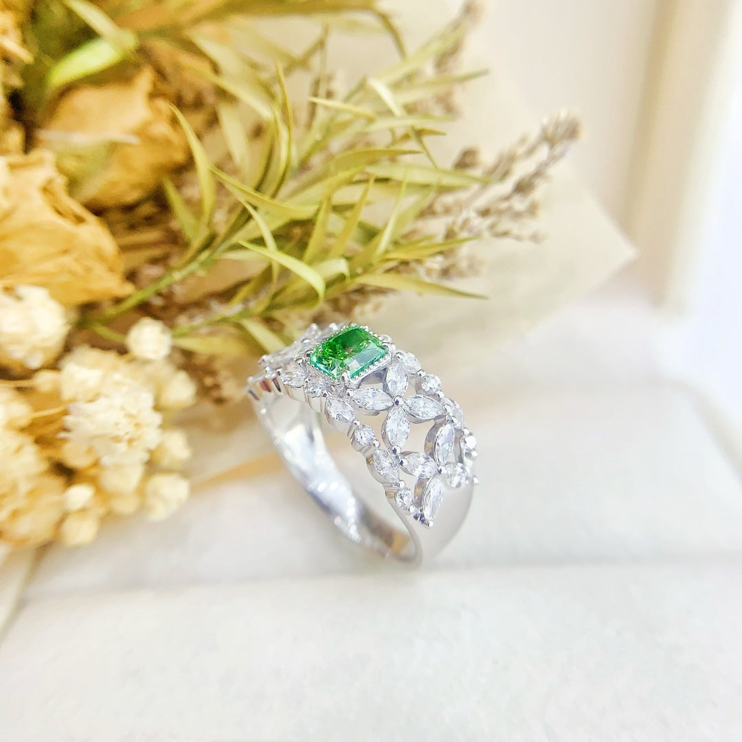 18K Green Diamond Cushion-Cut Four-Leaf Openwork Ring - Luxurious Jewelry - Green Diamond Ring