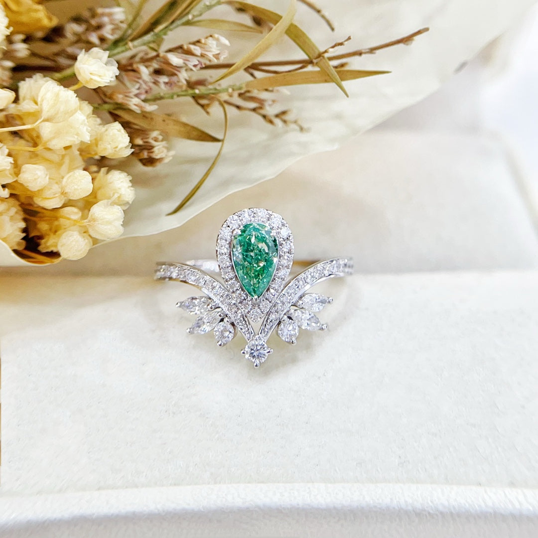 18K Green Diamond Drop Crown Ring - Exquisite Jewelry Piece - Green Diamond Ring