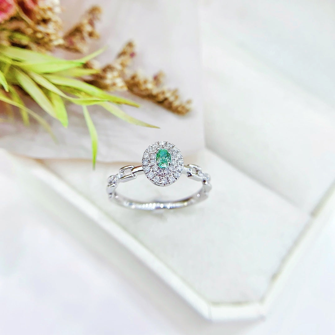 18K Green Diamond Oval Chain Ring | Luxury Jewelry - Green Diamond Ring