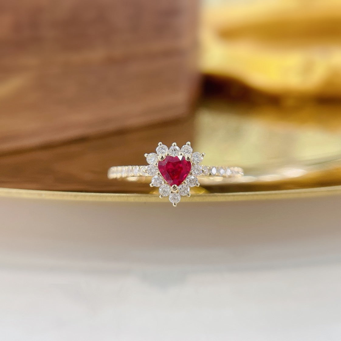 18K Heart-Shaped Claw Set Ring with Ruby | Jewelry Collection - Red Treasure Ring