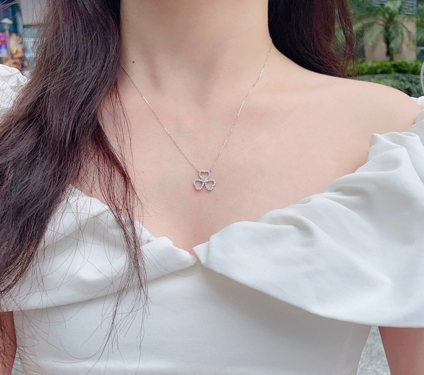 18K Heart-Shaped Clover Pendant Necklace - Elegant Jewelry Piece - White Diamond Necklace