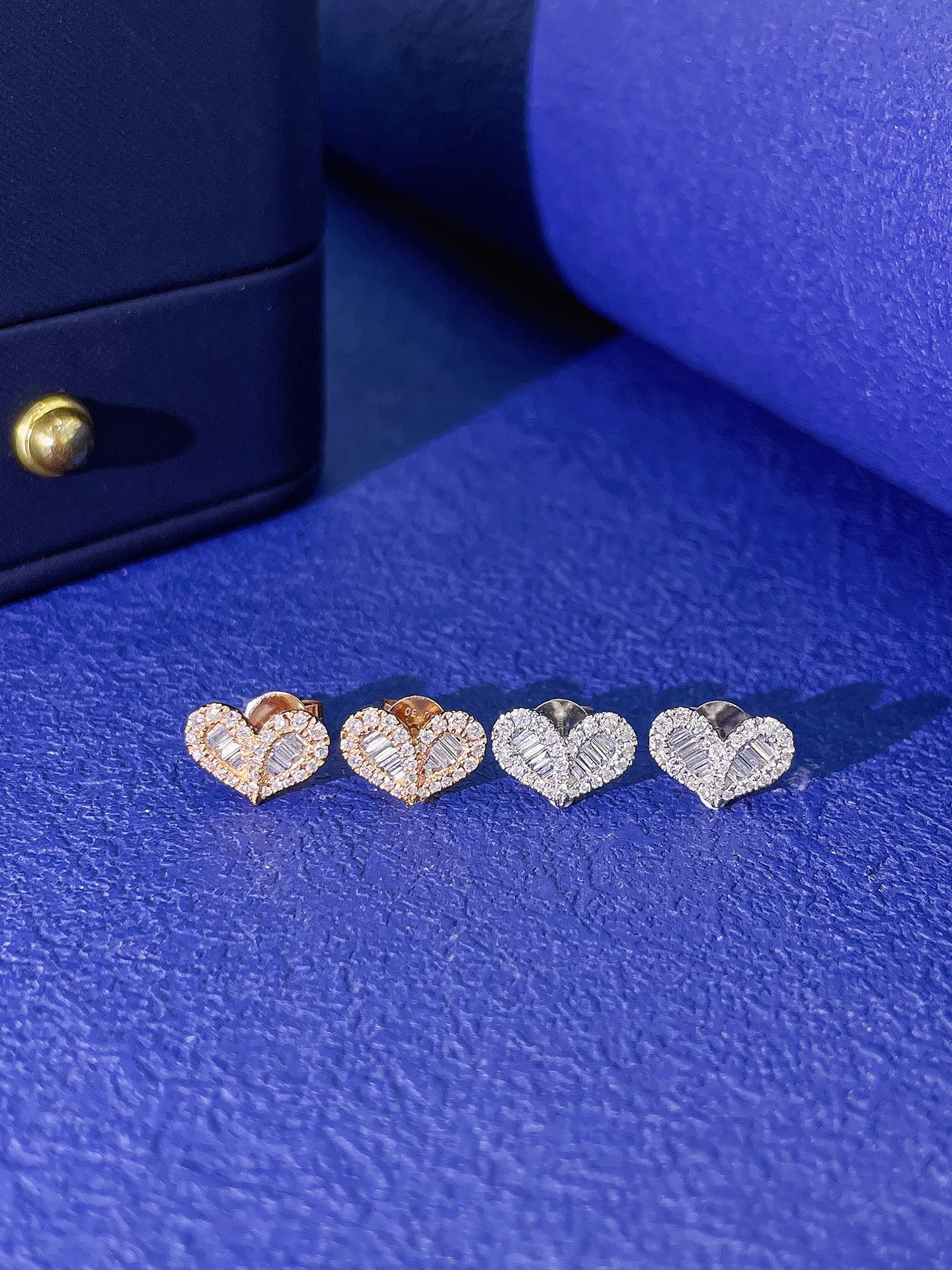 18K Heart-Shaped Diamond Earrings - ED082 - Jeweler.Jewelry