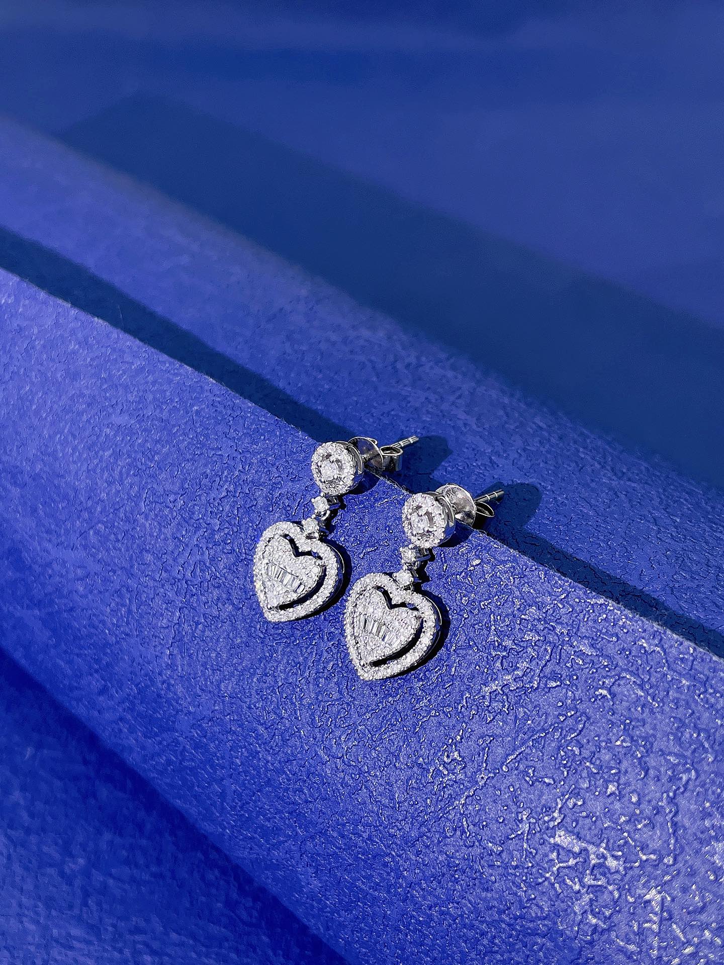 18K Heart-Shaped Diamond Earrings - Luxurious Jewelry Piece Jeweler.Jewelry