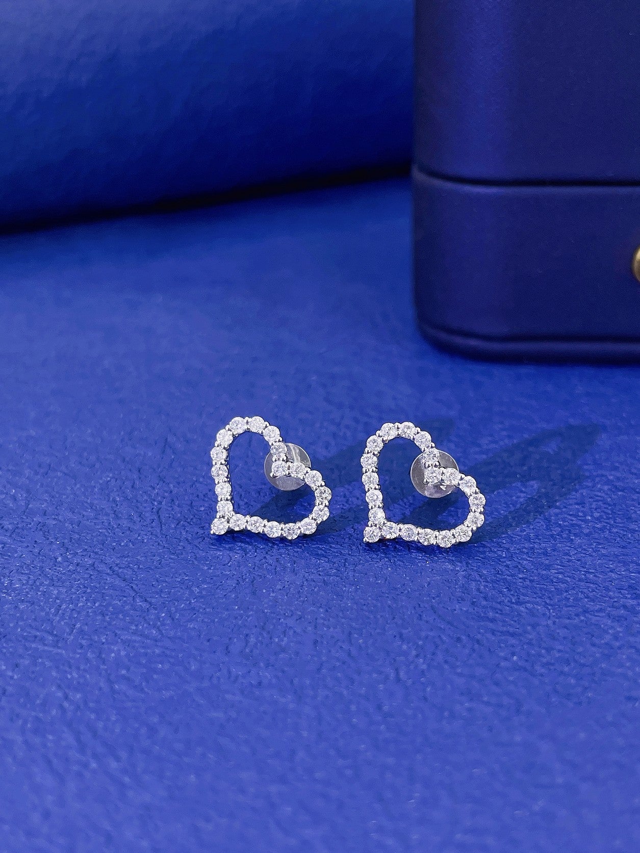 18K Heart-Shaped Diamond Earrings - Premium Jewelry - Jeweler.Jewelry