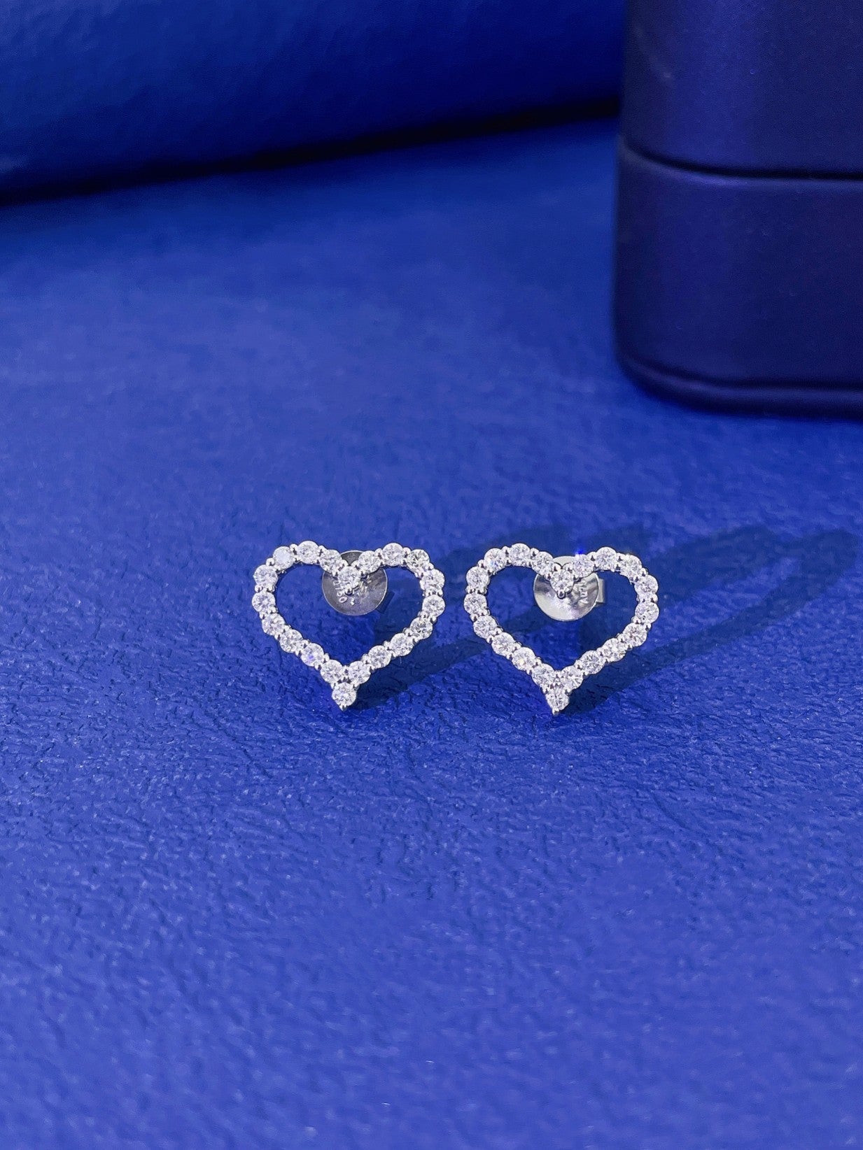 18K Heart-Shaped Diamond Earrings - Premium Jewelry - Jeweler.Jewelry