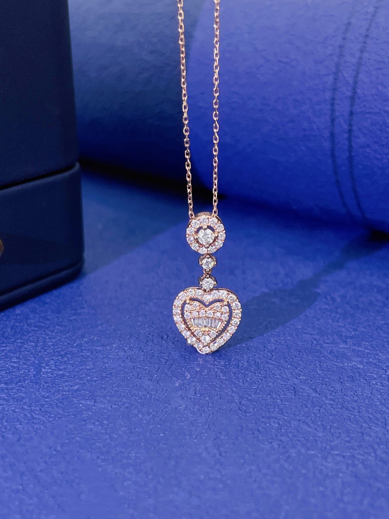 18k Heart-Shaped Diamond Necklace - Exquisite Jewelry Piece - White Diamond Necklace