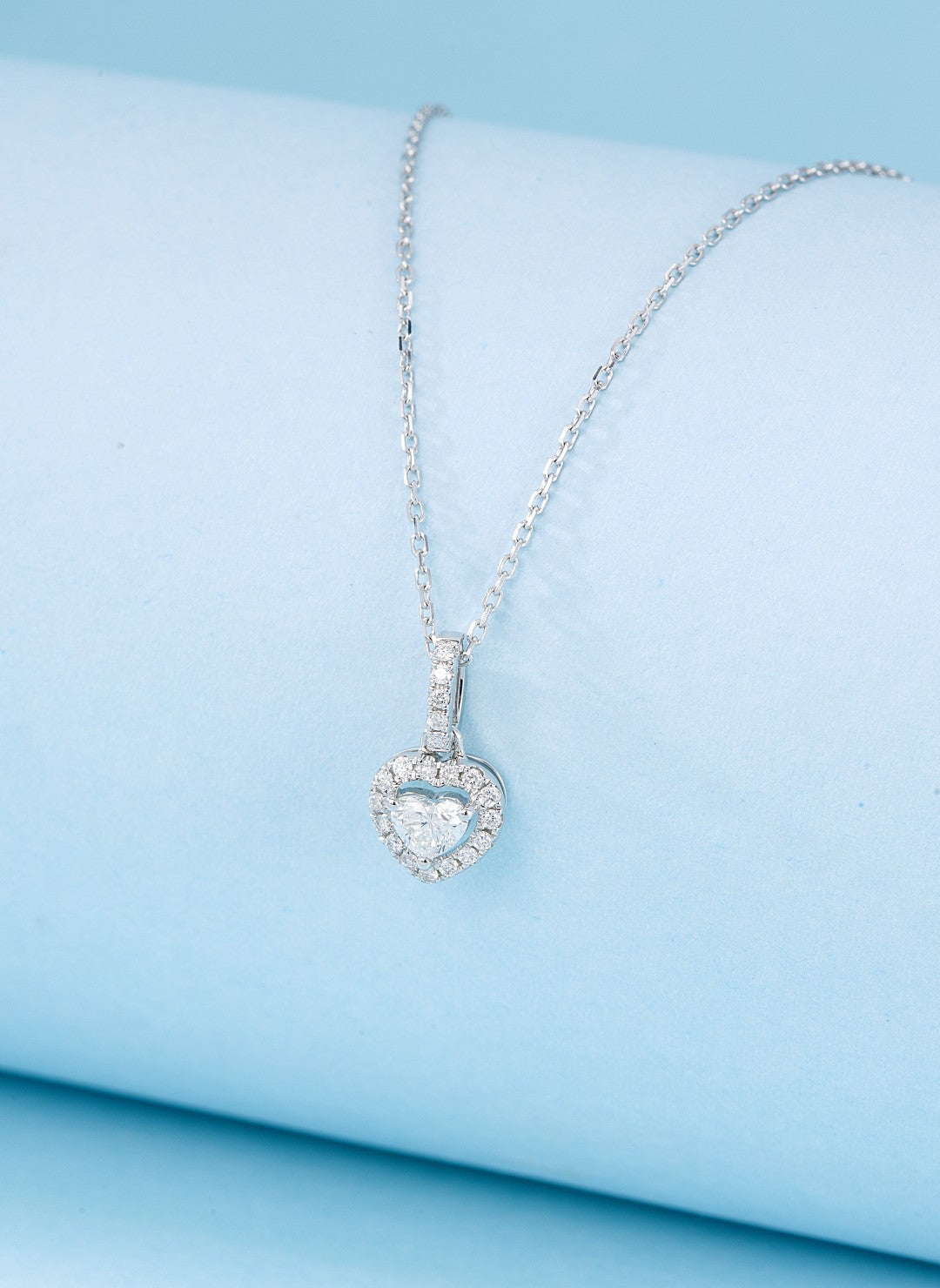 18K Heart-Shaped Diamond Pendant - Elegant Jewelry Piece - White Diamond Necklace