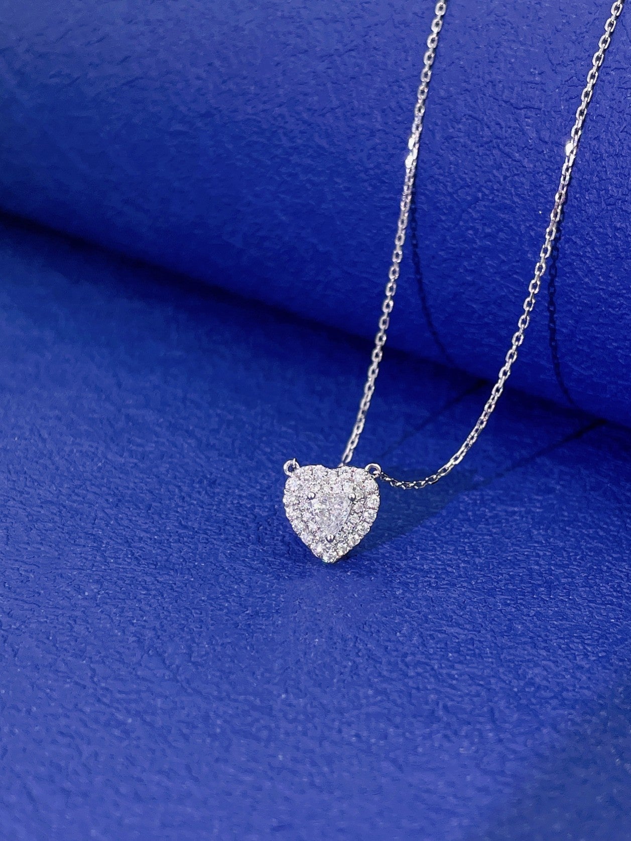 18K Heart-Shaped Diamond Pendant Necklace - Luxury Jewelry - White Diamond Necklace