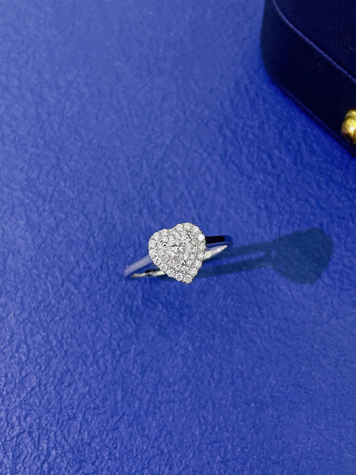 18K Heart-shaped Diamond Ring - Exquisite Jewelry Piece - White Diamond Ring