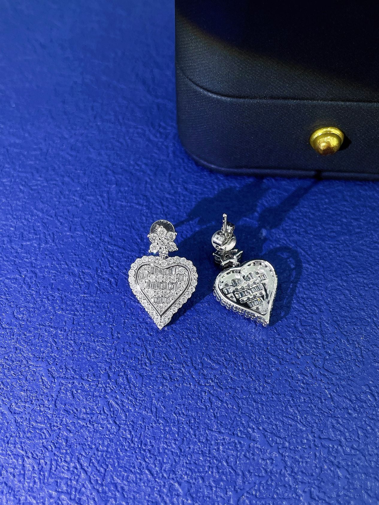 18K Heart-Shaped Pavé Diamond Earrings - Jeweler.Jewelry