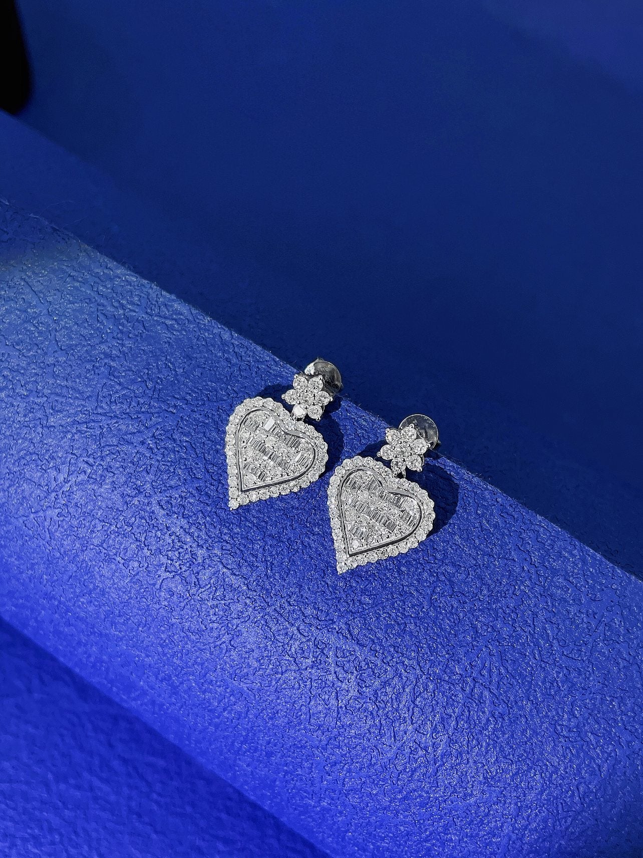 18K Heart-Shaped Pavé Diamond Earrings - Jeweler.Jewelry