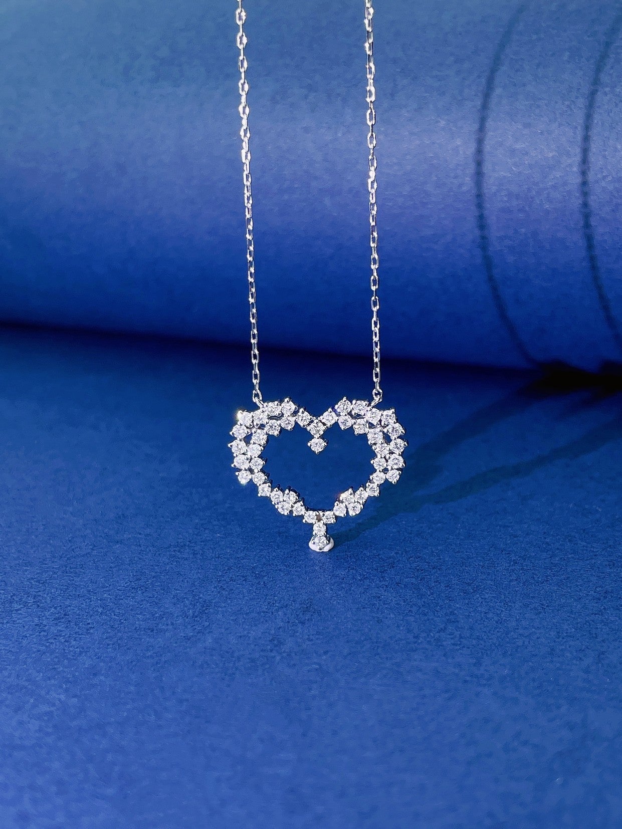 18K Heart-shaped Starry Sky Pendant Jewelry - White Diamond Necklace