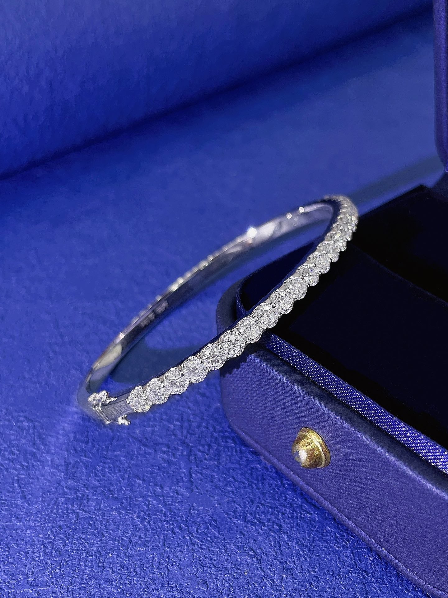 18K Heavy Gold Semi-Circle Pavé Diamond Bracelet - Luxurious Jewelry Piece - White Diamond Bracelet