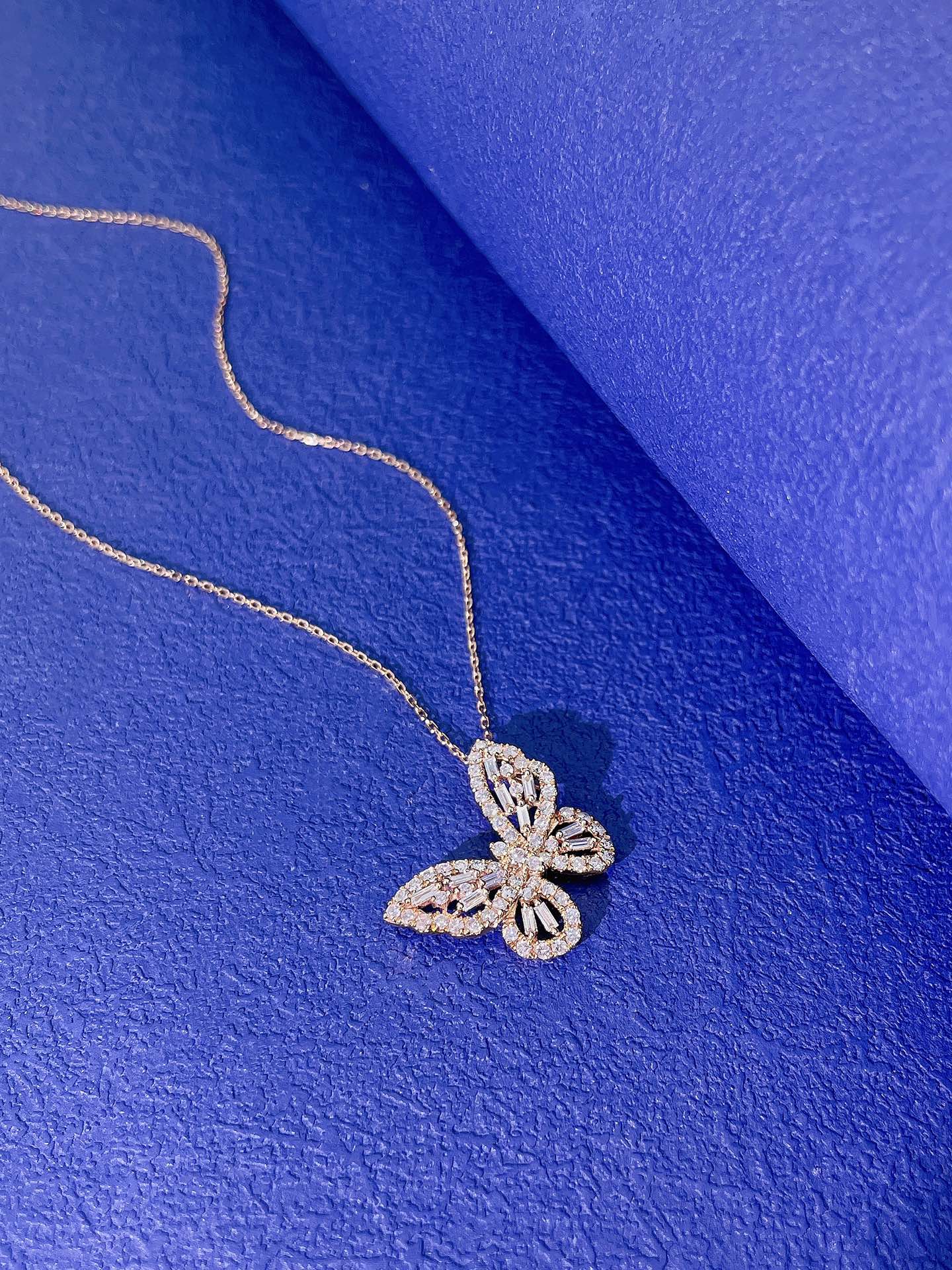 18K Hollowed-Out Butterfly Pendant Necklace - Exquisite Jewelry - White Diamond Necklace