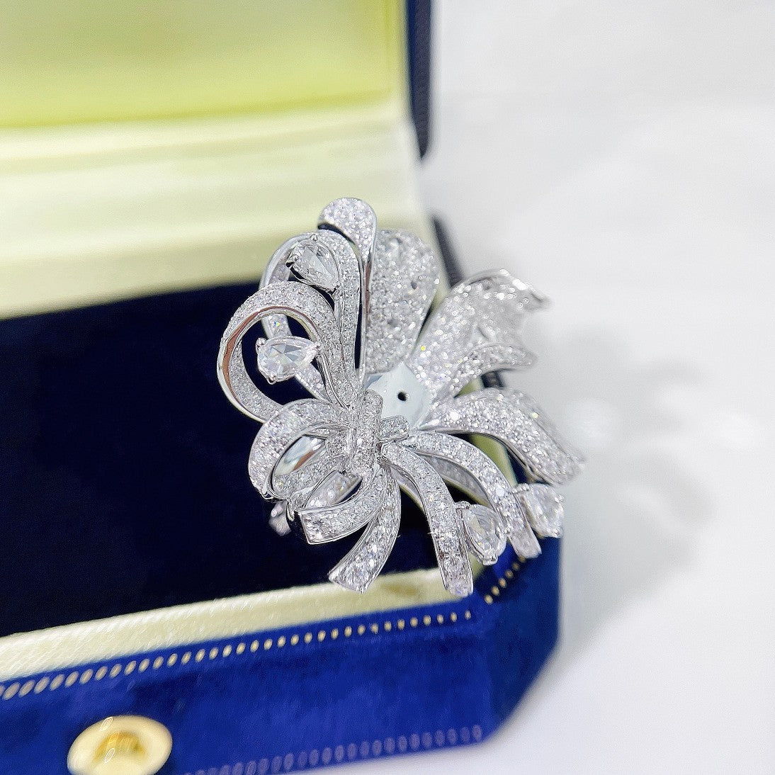 18K Irregular Flower Shaped Pendant Mounting for Jewelry - Empty tray