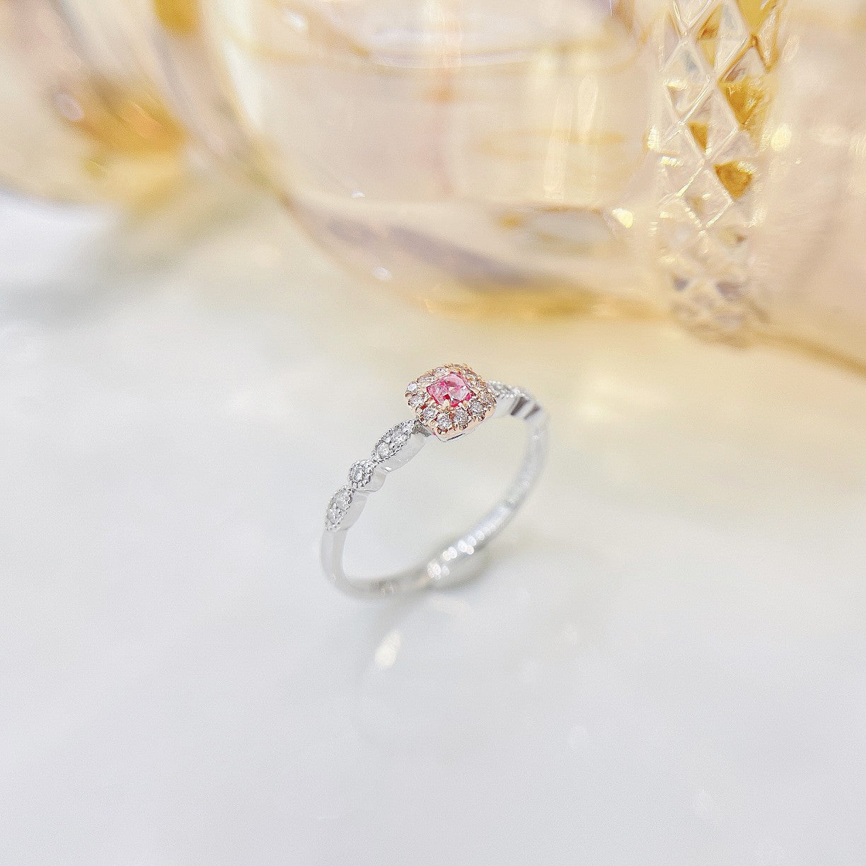 18K Pink Diamond Cushion-Cut Edge Ring - Exquisite Jewelry Piece - Pink Diamond Ring