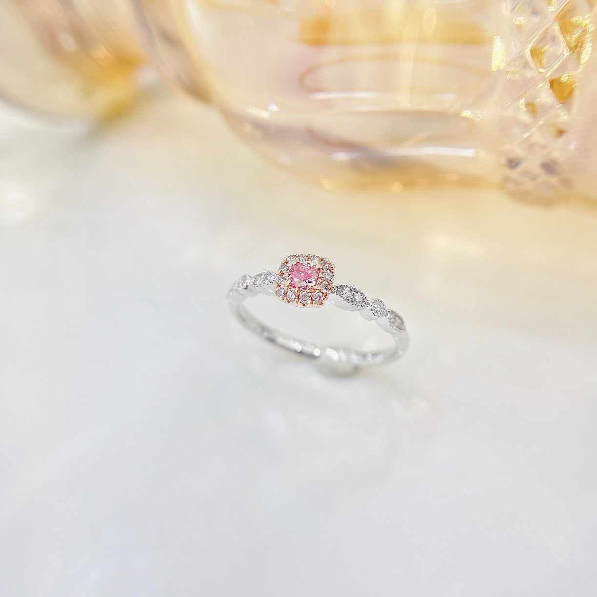 18K Pink Diamond Cushion-Cut Edge Ring - Exquisite Jewelry Piece - Pink Diamond Ring