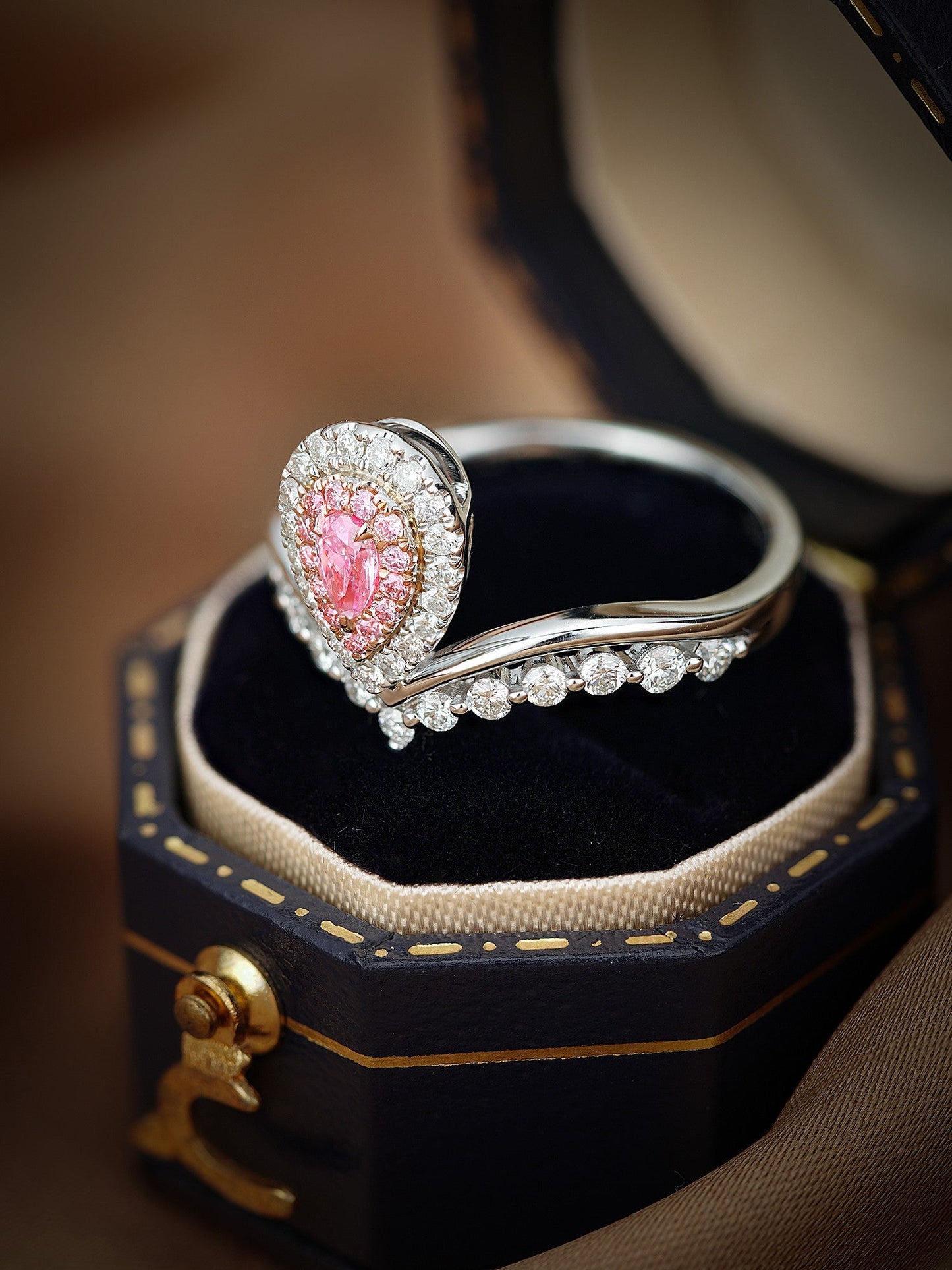 18K Pink Diamond Drop V-Round Ring - Elegant Jewelry Piece - Pink Diamond Ring