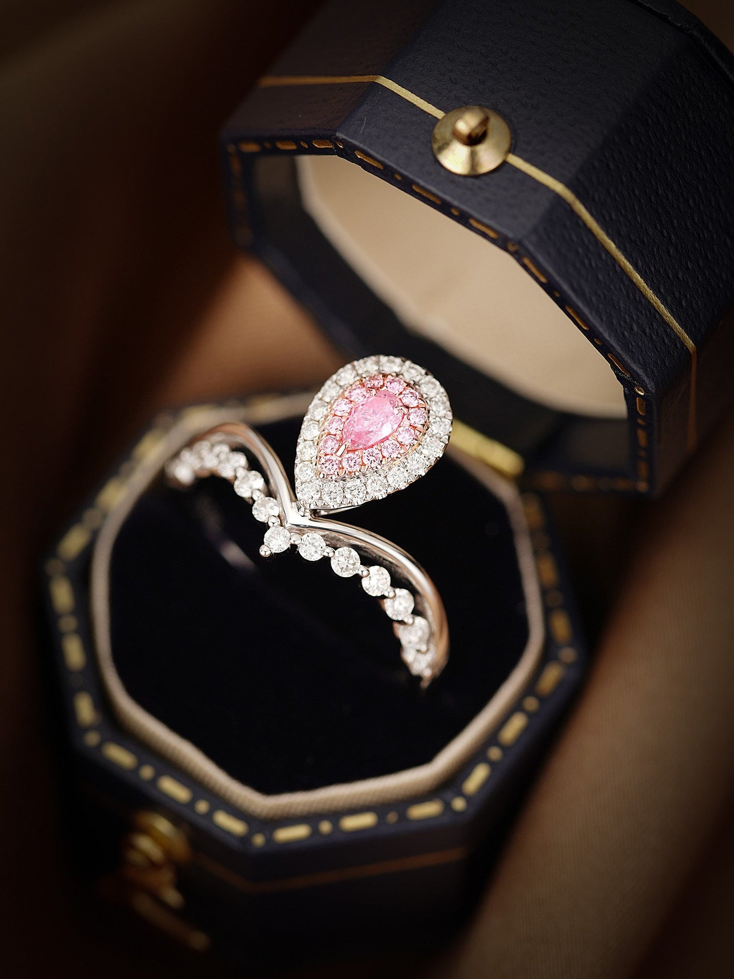 18K Pink Diamond Drop V-Round Ring - Elegant Jewelry Piece - Pink Diamond Ring