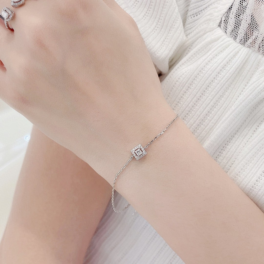 18k Princess Cut Solitaire Diamond Bracelet - Luxurious Jewelry - White Diamond Bracelet