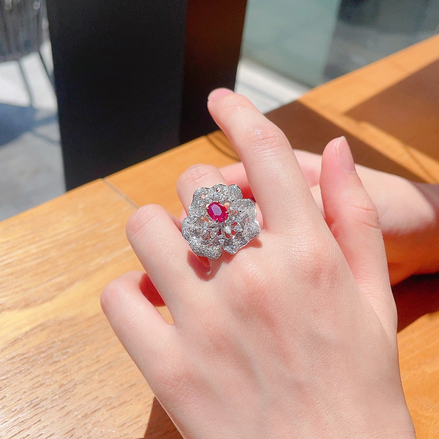 18K Red Gemstone Flower Ring - Exquisite Jewelry Piece - Red Treasure Ring