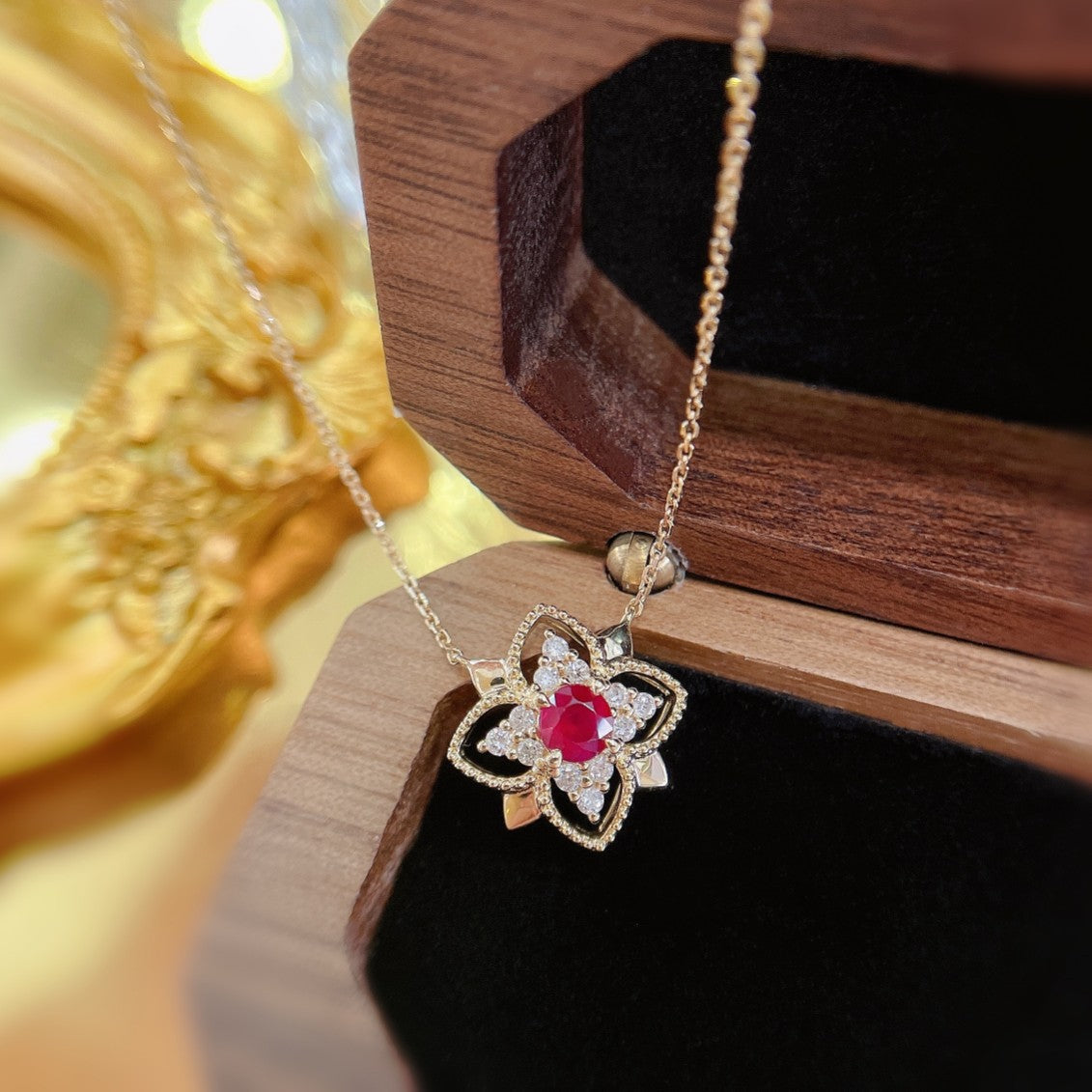 18K Red Gemstone Four-Leaf Clover Edge Necklace | Premium Jewelry - Red Treasure Necklace