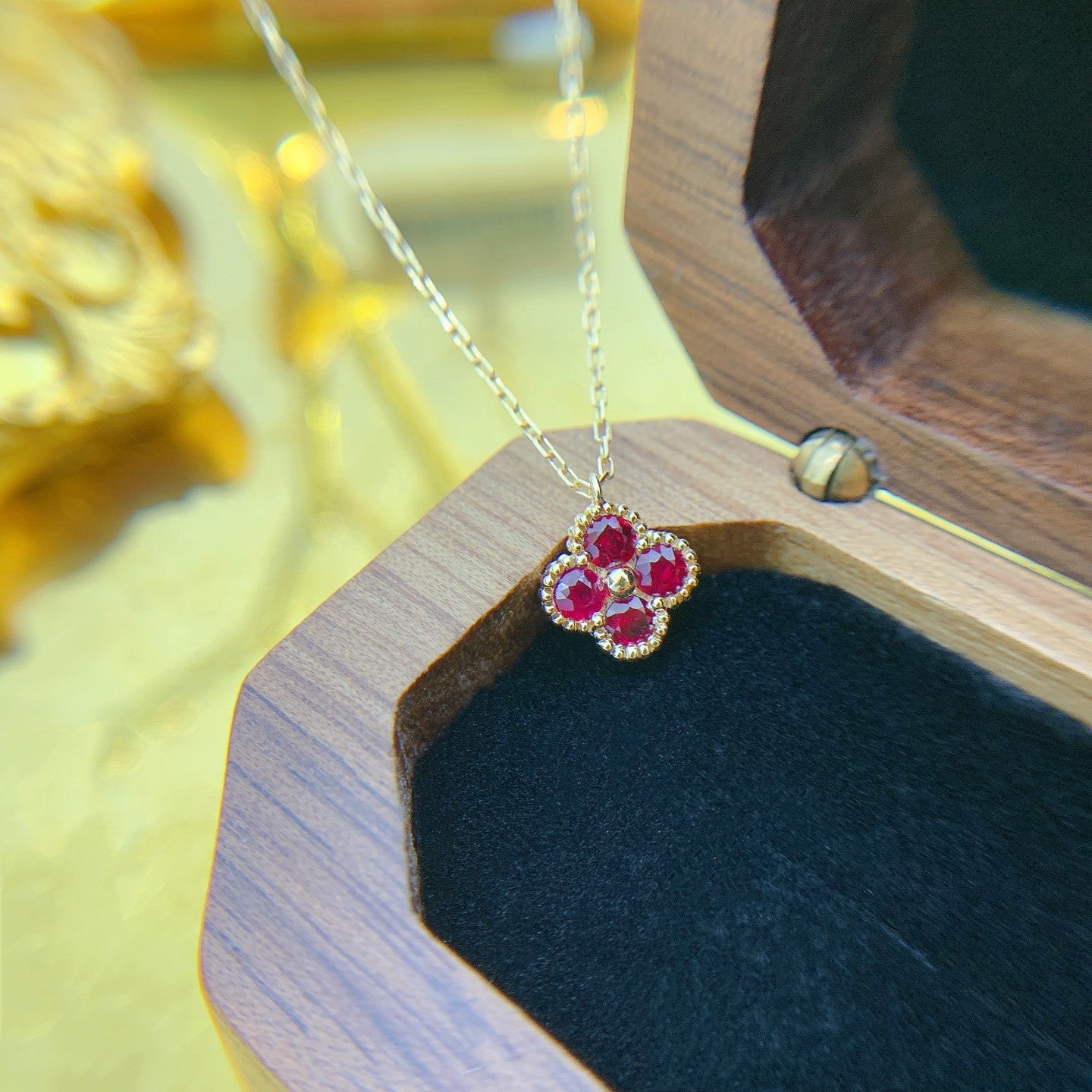 18K Red Gemstone Four-Leaf Clover Necklace - Exquisite Jewelry - Red Treasure Necklace