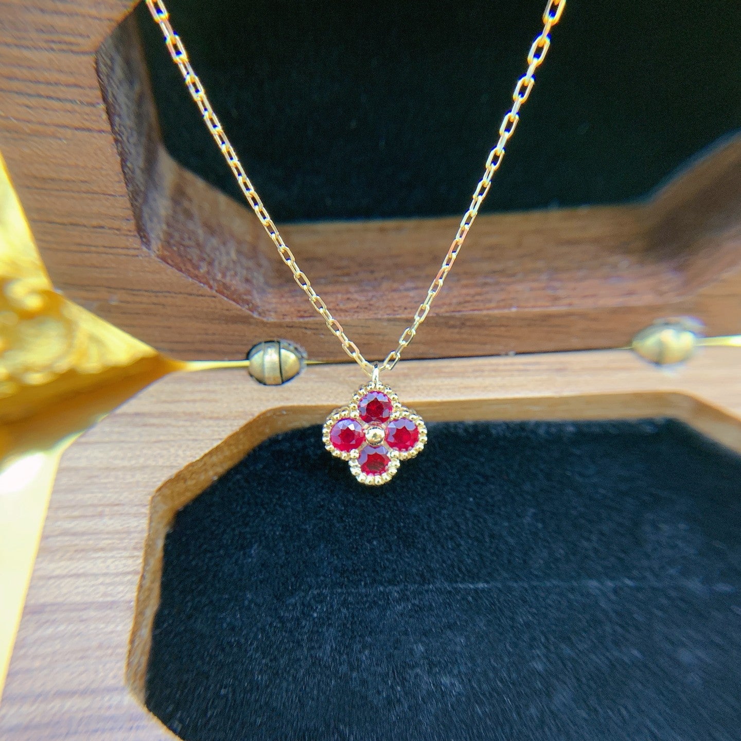 18K Red Gemstone Four-Leaf Clover Necklace - Exquisite Jewelry - Red Treasure Necklace